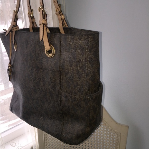 PRICE REDUCED‼️Michael Kors signature tote bag - Picture 7 of 8